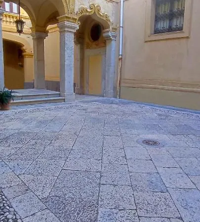 Palazzo Ferro - Historic Centre - *